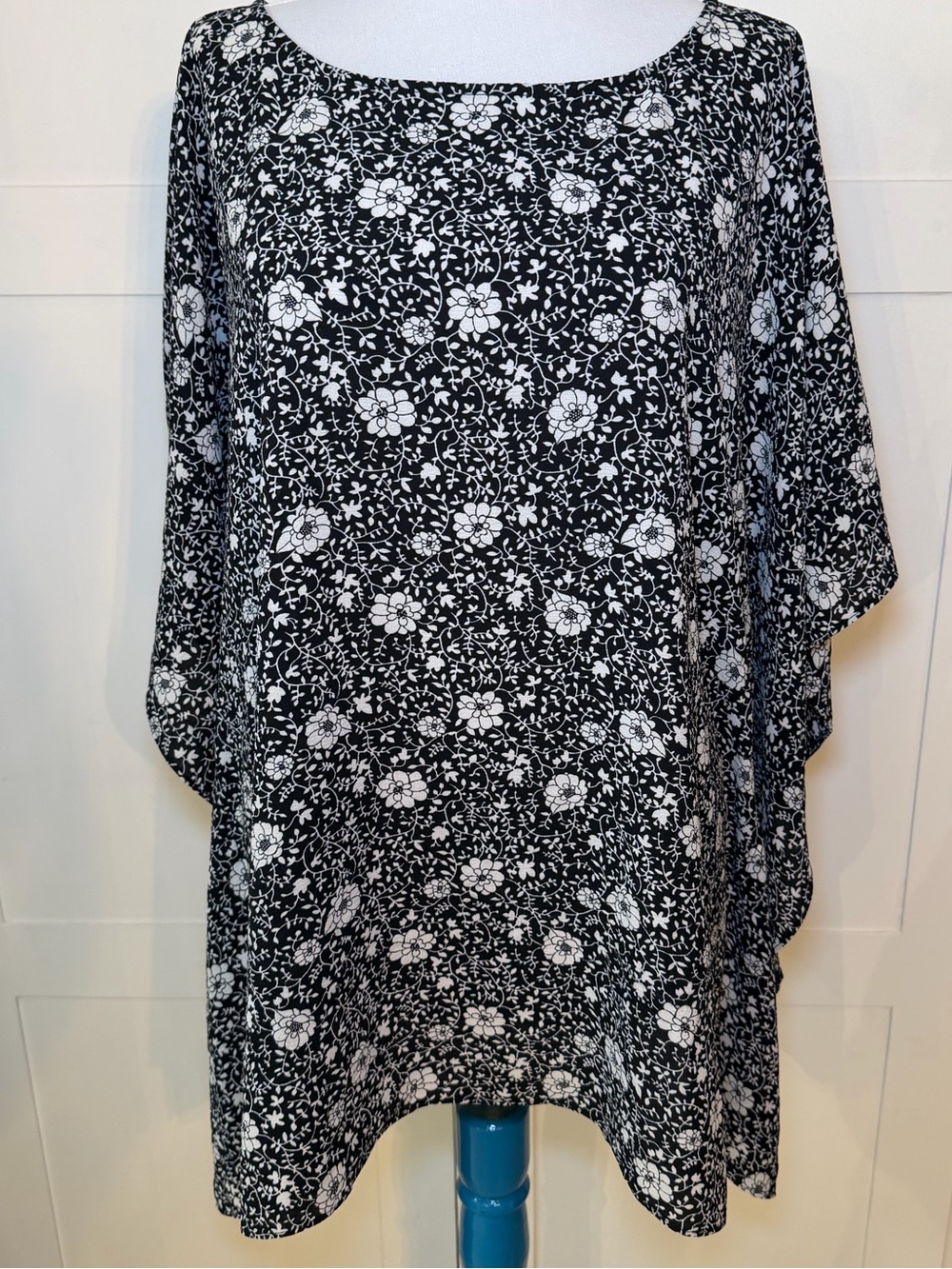 Michael Kors Black and White Floral Scoop-Neck Tunic